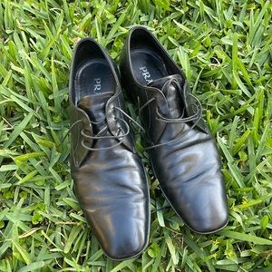 Black Mens Prada oxford dress shoes in great condition.